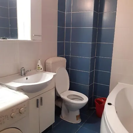 Iris Apartment *